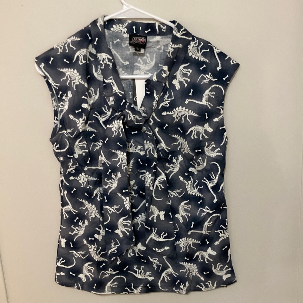 Glow in the dark, dinosaur bones print top!